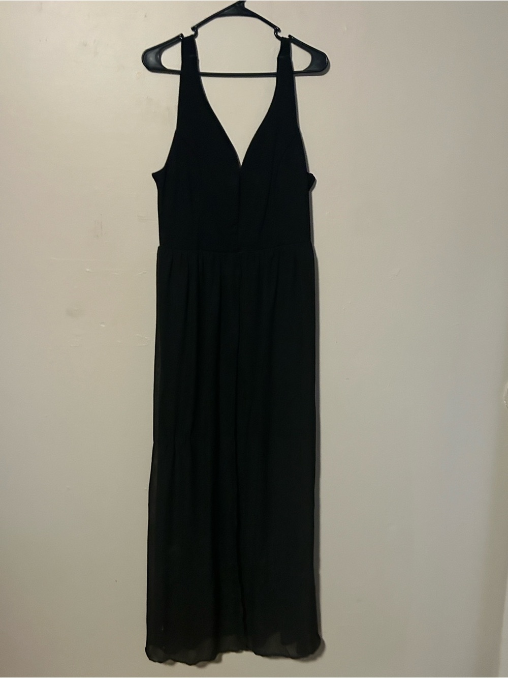 Women's Black V-Neck Sleeveless Maxi Dress